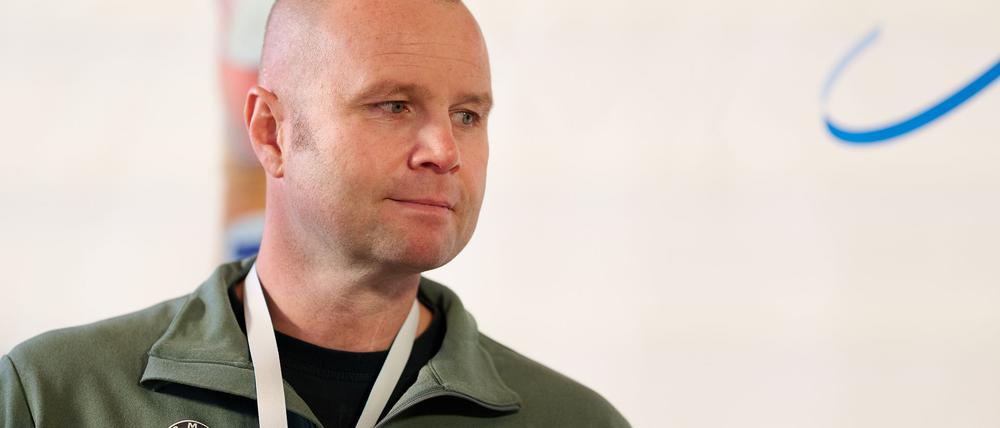 Der neue Bundestrainer bittet seine Rodler zum Gespräch.