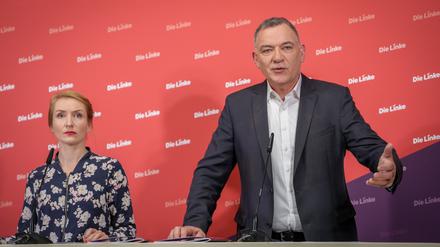 Die Vorsitzenden der Linkspartei, Ines Schwerdtner und Jan van Aken, haben den Entwurf des Parteivorstandes für ein Wahlprogramm am Montag in Berlin vorgestellt.