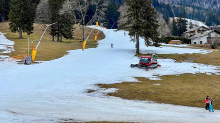 Für Wintersporttreibende steht die schönste Zeit des Jahres bevor. Doch die Preise für Skipässe sind gestiegen. 