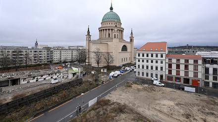Auf der Brache gegenüber des neuen Wohn- und Geschäftskarrees am Alten Markt soll das Studentenheim in der Mitte entstehen. 