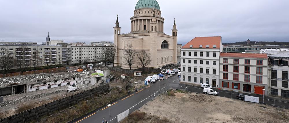 Auf der Brache gegenüber des neuen Wohn- und Geschäftskarrees am Alten Markt soll das Studentenheim in der Mitte entstehen. 