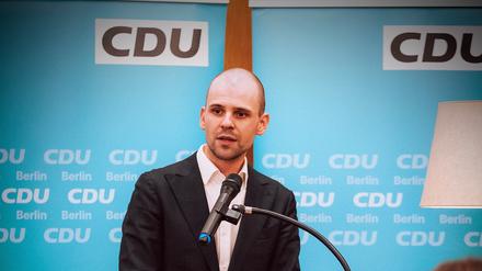 Bundestagskandidat Marvin Schulz, Chef der lokalen CDU-Fraktion im Rathaus Reinickendorf, spricht beim Nominierungsparteitag Ende November.