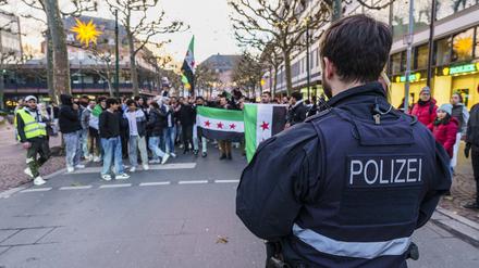 Die Polizei beobachtet feiernde Exil-Syrer. (Symbolbild)