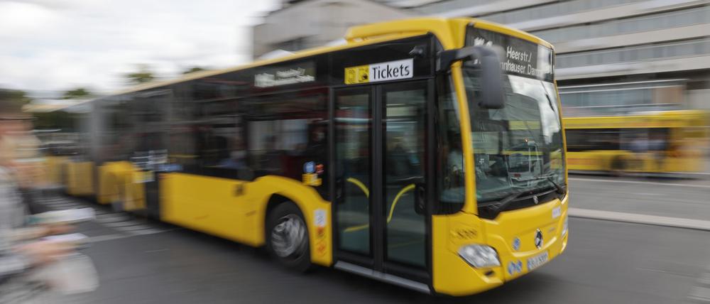 Noch bis Ende März kostet das Berliner Sozialticket für den öffentlichen Nahverkehr 9 Euro im Monat - dann soll der Preis auf mehr als das Doppelte steigen. (Archivbild)
