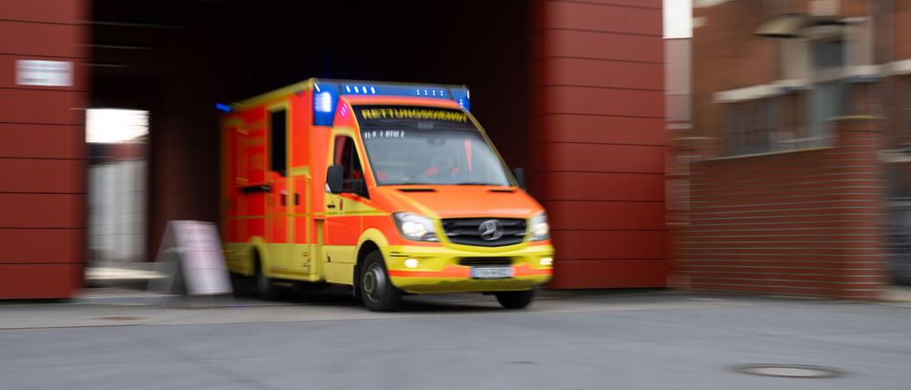 Rettungswagen waren in Brandenburg 2022 zu oft nicht schnell genug am Einsatzort. (Symbolbild)