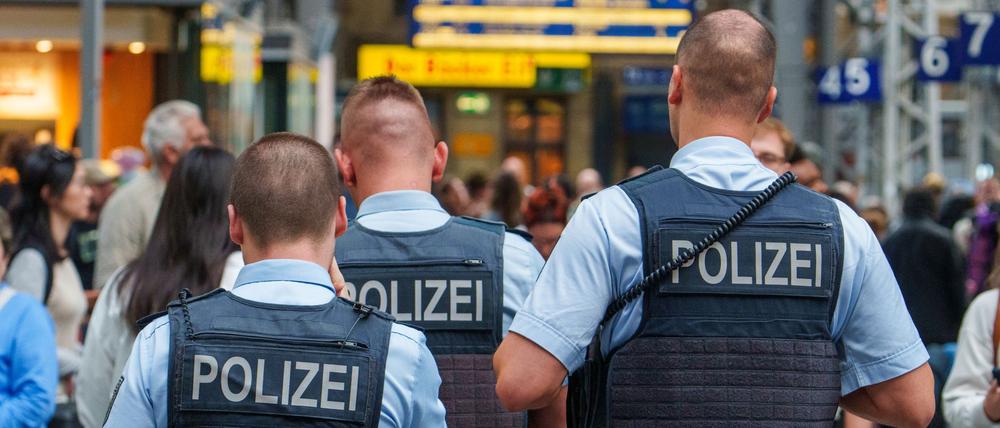 Im August soll ein 54 Jahre alter Mann einen 27-Jährigen mitten im Hauptbahnhof getötet haben. (Archivbild)