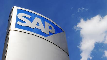 Logo des Softwareherstellers SAP an einem Gebäude am Konzernsitz in Walldorf, Baden-Württemberg