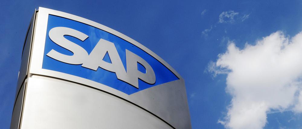 Logo des Softwareherstellers SAP an einem Gebäude am Konzernsitz in Walldorf, Baden-Württemberg