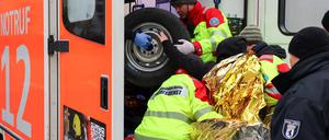 Zwei Demonstranten mussten wegen Unterkühlung ins Krankenhaus gebracht werden.