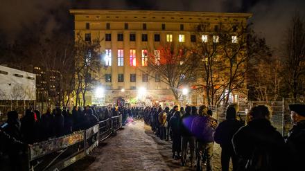 Die Schlange vor dem Berghain ist fast so legendär wie der Club selbst.