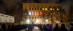 Die Schlange vor dem Berghain ist fast so legendär wie der Club selbst.