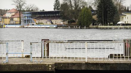 Der Bezirk Treptow-Köpenick - Ortsteil Grünau -  in Berlin, aufgenommen am 17. März 2017 für den LEUTE-Newsletter. 
Im Bild: Die Ruine vom ehemaligen Ausflugslokal und Ballhaus "Riviera" in der Regattastraße.

Foto: Kitty Kleist-Heinrich