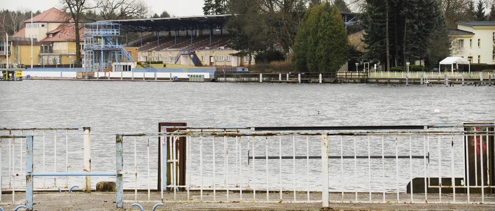 Der Bezirk Treptow-Köpenick - Ortsteil Grünau - in Berlin, aufgenommen am 17. März 2017 für den LEUTE-Newsletter.
Im Bild: Die Ruine vom ehemaligen Ausflugslokal und Ballhaus "Riviera" in der Regattastraße.
Foto: Kitty Kleist-Heinrich