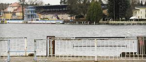 Der Bezirk Treptow-Köpenick - Ortsteil Grünau -  in Berlin, aufgenommen am 17. März 2017 für den LEUTE-Newsletter. 
Im Bild: Die Ruine vom ehemaligen Ausflugslokal und Ballhaus "Riviera" in der Regattastraße.

Foto: Kitty Kleist-Heinrich