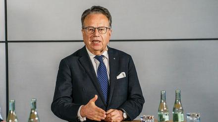 Der frühere Chef der Bundesagentur für Arbeit, Frank-Jürgen Weise, zieht in den Aufsichtsrat des Stahlherstellers Thyssenkrupp Steel ein. 