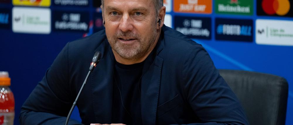 Hansi Flick erlebt am Mittwoch sein erstes Pflichtspiel als Barcelona-Coach in Deutschland.