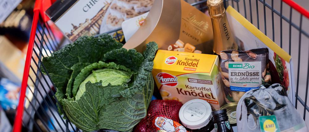 Die Ursachen für die hohe Teuerungsrate der vergangenen Jahre seien erklärlich, sagt Kanzler Olaf Scholz. (Symbolbild)