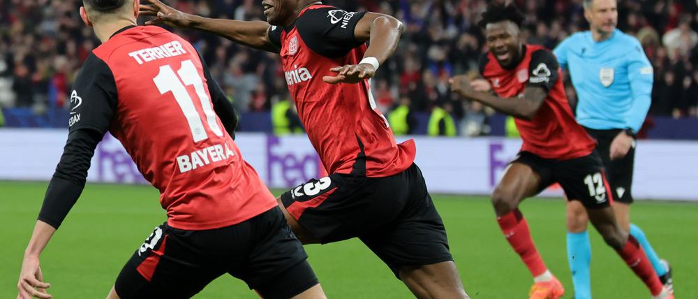 Mukiele lässt Bayer spät jubeln.