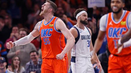 Isaiah Hartenstein (links) hat sich in kürzester Zeit zu einem zentralen Spieler der Oklahoma City Thunder entwickelt.