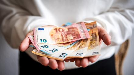 Das Spendenverhalten in Deutschland unterscheidet sich nach Parteipräferenz und Alter mitunter deutlich.
