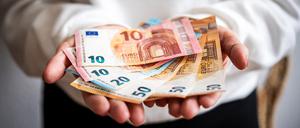 Das Spendenverhalten in Deutschland unterscheidet sich nach Parteipräferenz und Alter mitunter deutlich.