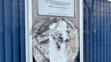 fehlende David-Bowie-Büste an seinem einstigen Schöneberger Wohnhaus