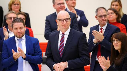 Brandenburgs Ministerpräsident Woidke empfängt im Potsdamer Landtag Standing Ovations nach seiner erfolgreichen Wiederwahl. 
