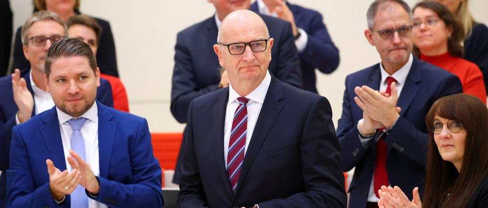 Brandenburgs Ministerpräsident Woidke empfängt im Potsdamer Landtag Standing Ovations nach seiner erfolgreichen Wiederwahl. 
