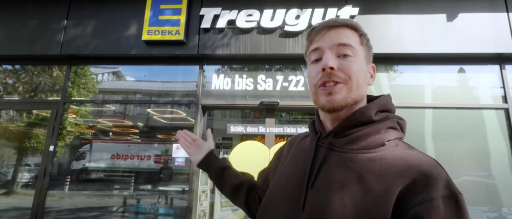 Der YouTuber räumte einen gesamten EDEKA-Markt für guten Zweck leer