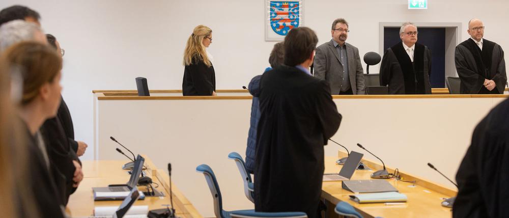 Das Landgericht verhängte zweimal lebenslang und sprach einen Angeklagten frei. (Archivbild)