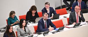 Die neu ernannten Minister auf der Regierungsbank während der Landtagssitzung in Potsdam.
