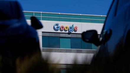 FILE PHOTO: The logo of Google LLC is shown on a building in San Diego, California, U.S., October 9, 2024. REUTERS/Mike Blake/File Photo