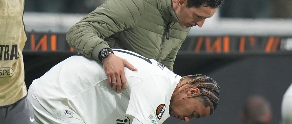 Sprachen am Tag vor dem Spiel in Lyon: Dino Toppmöller und Hugo Ekitiké.