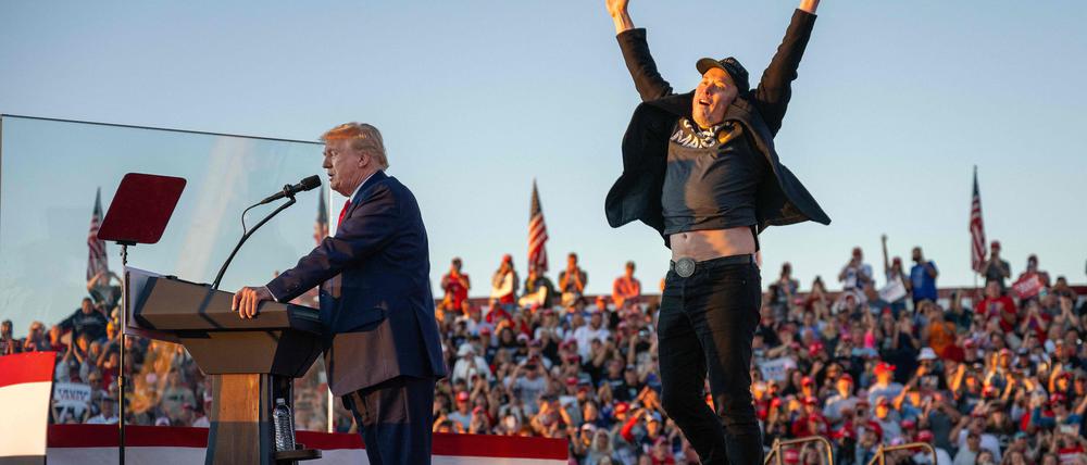 Elon Musk bei einem Wahlkampfauftritt von Donald Trump.