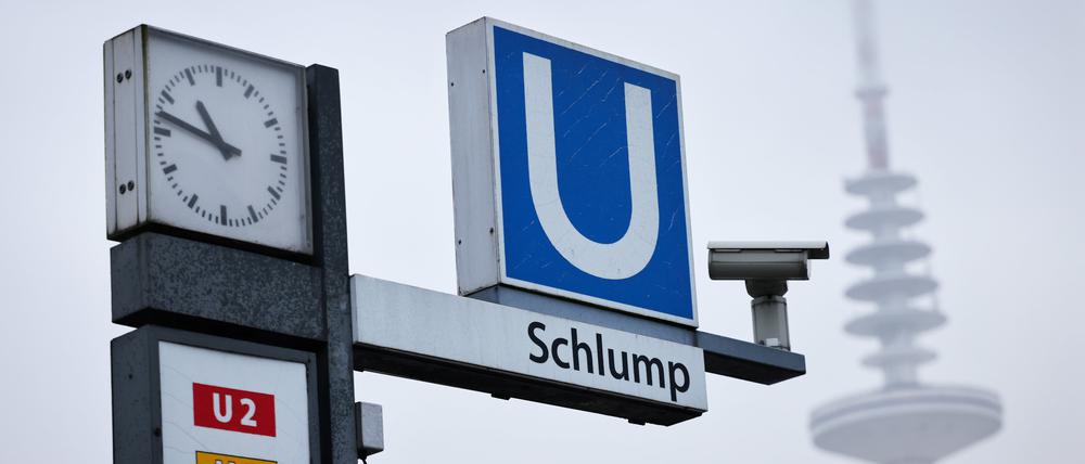 Hamburg: Eingang zum U-Bahnhof am Schlump.