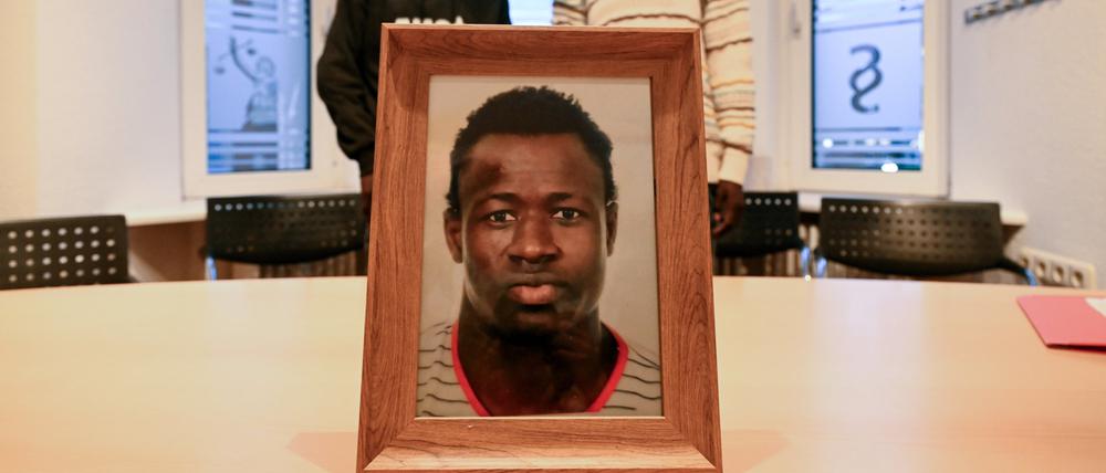 Im August 2022 war der 16-jährige Mouhamed Dramé aus dem Senegal durch mehrere Schüsse aus einer Maschinenpistole der Polizei in Dortmund getötet worden. Er hatte sich zuvor ein Messer an den Bauch gehalten – und offenbar gedroht, sich selbst zu töten.