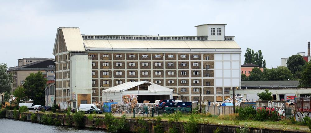 Von 1937 bis 1939 nutzten die Nationalsozialisten den Viktoriaspeicher auf dem Behala-Gelände als Depot für Kunstwerke, die gemäß ihrer Ideologie als „Entartete Kunst“ galten.