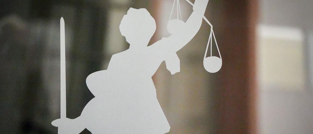 Zwei Männer wollten eine gefälschte Bronzeskulptur versteigern lassen. (Symbolbild)