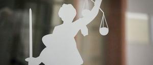 Zwei Männer wollten eine gefälschte Bronzeskulptur versteigern lassen. (Symbolbild)