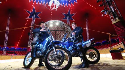 Das Duo „Fast & Furios“ aus Kolumbien und Paraguay auf ihren Motorrädern.