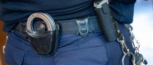 Gegen einen 59-Jährigen, der Mädchen im Netz belästigt hatte, erging mit dem Urteil auch ein Haftbefehl. (Symbolbild)
