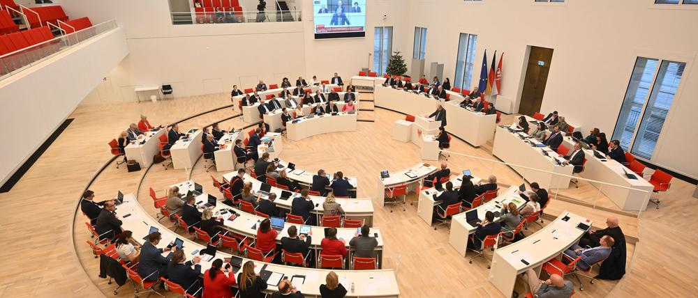 Der Landtag kommt am Freitag zu einer Sondersitzung zusammen. (Symbolbild)
