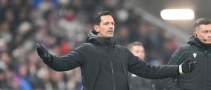 Trainer Dino Toppmöller von Eintracht Frankfurt sah nach der Niederlage in der Europa League bei Olympique Lyon die Rote Karte.