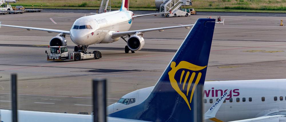 Ryanair und Eurowings konkurrieren bei Direktflügen.