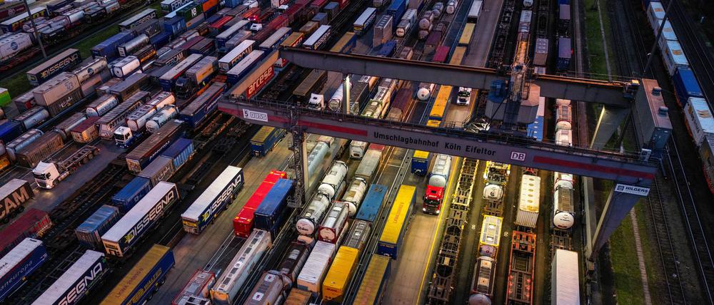 Die deutschen Exporten sind im Oktober kräftig zurückgegangen (Archivbild).