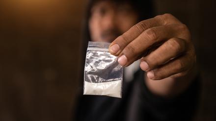 cocaine, heroin, man is taking heroin, Drug addict, Disease
Drogen1312