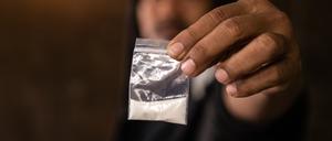 cocaine, heroin, man is taking heroin, Drug addict, Disease
Drogen1312