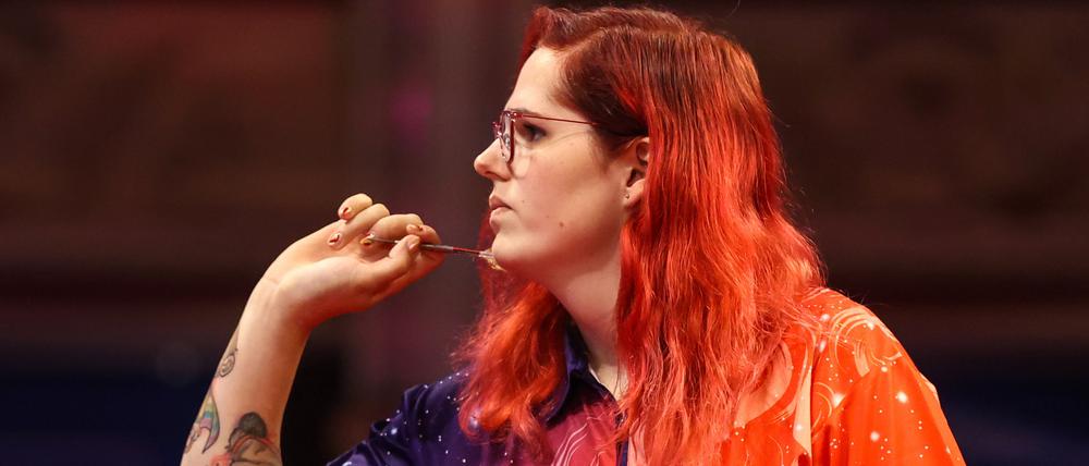 Bei dieser Darts-WM steht eine Sportlerin ganz besonders im Fokus: Noa-Lynn van Leuven. Es geht jedoch weniger um ihre sportliche Leistung.