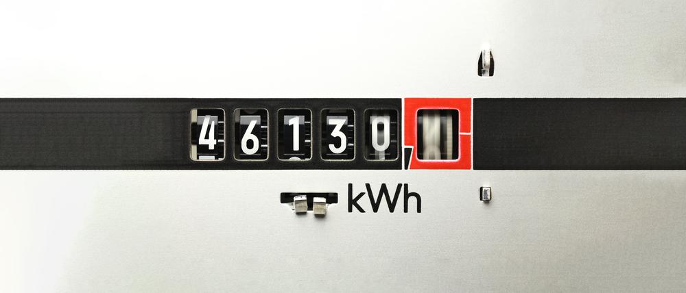 Ein Stromzähler zeigt einen steigenden Strompreis an (Symbolbild).