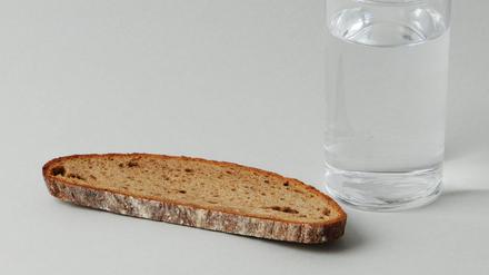 Grundsätzlich sollte man als Ziel haben, rund zehn Prozent weniger Kalorien zu sich zu nehmen als bisher – wenn man abnehmen will.